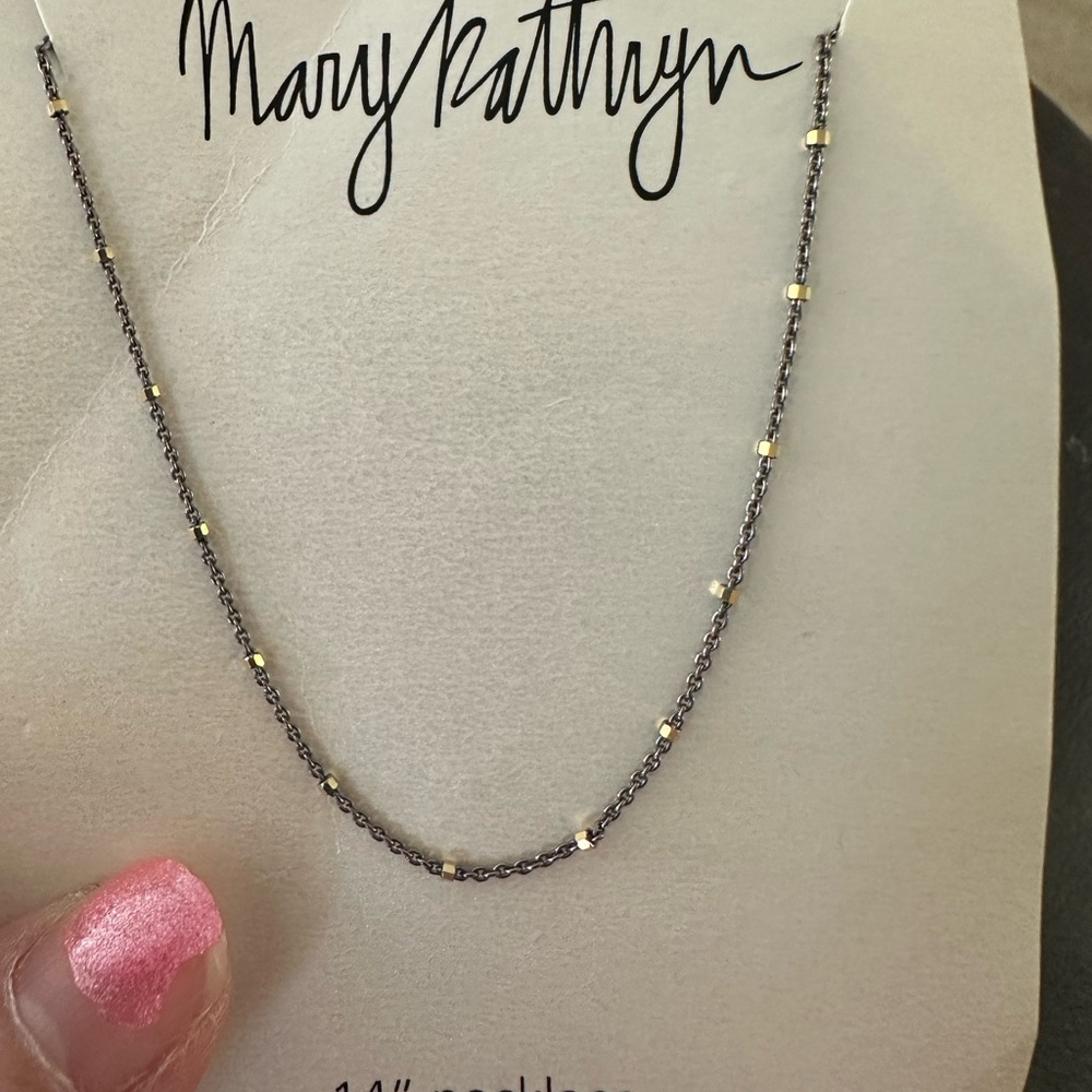 Elegant Black and Gold Necklace with Minimalist Design